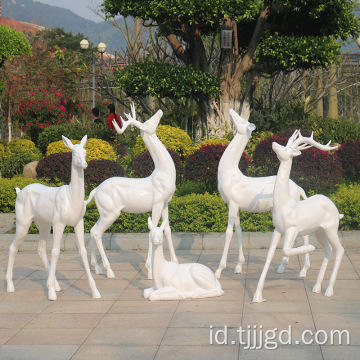 Patung resin rusa sika